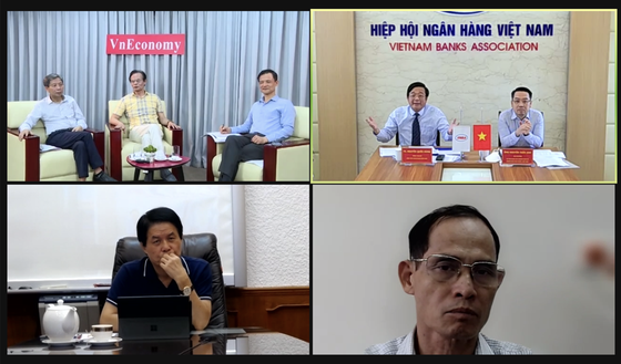Đối thoại chuyên đề "Gói hỗ trợ lãi suất: Vốn phải đến đúng đích" do Tạp chí Kinh tế Việt Nam/VnEconomy tổ chức tối 25/9.
