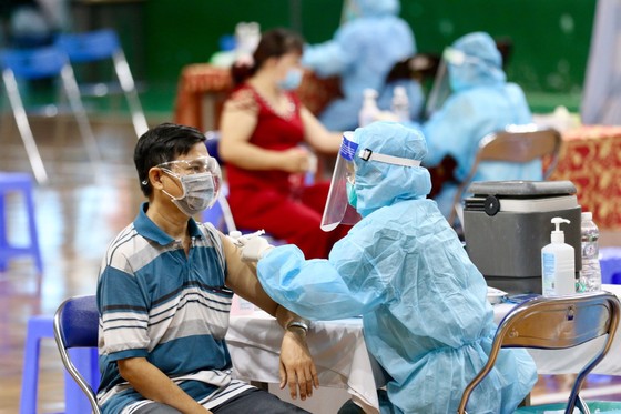 Không thể trì hoãn mở cửa kinh tế: Cần chuẩn bị gì cho ngày trở lại ? ảnh 1