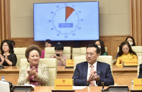Thủ tướng: Đất nước ta sẽ vượt qua khó khăn, tiếp tục phát triển, tôi tin vào sự đoàn kết của cộng đồng doanh nghiệp ảnh 1