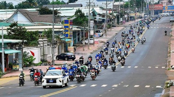 Công nhân trở lại TPHCM làm việc, doanh nghiệp bắt đầu chạy đua với đơn hàng Tết ảnh 1