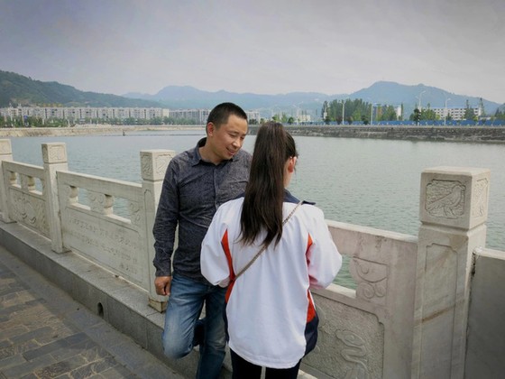 Bố con Ying đoàn tụ sau nhiều năm xa cách nhưng nhiều gia đình khác không có được may mắn ấy.