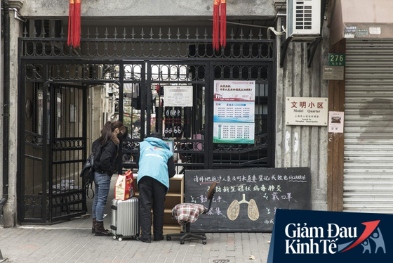 Hành trình gian nan quay lại làm việc của lao động Trung Quốc sau dịch: Cách ly mà không được báo trước, xếp hạng, chứng nhận sức khoẻ bằng mã QR, phải có giấy phép ra vào thành phố - Ảnh 1. Hành trình gian nan quay lại làm việc của lao động Trung Quốc sau dịch: Cách ly mà không được báo trước, xếp hạng, chứng nhận sức khoẻ bằng mã QR, phải có giấy phép ra vào thành phố - Ảnh 1.