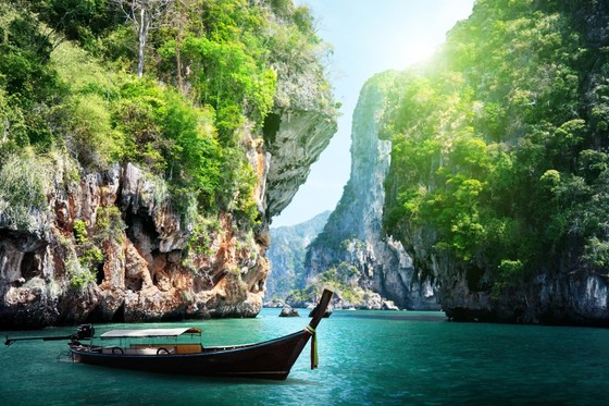 Vietjet is the first airline to return to Phuket airport on 13 June 2020 ảnh 1