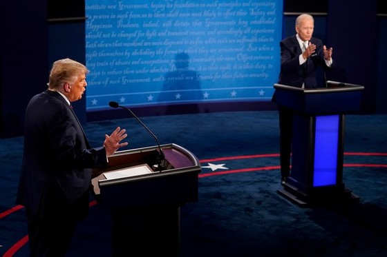 Đổi luật cuộc tranh luận, ông Trump chỉ trích cuộc chiến “hai chọi một” - Ảnh 2. Đổi luật cuộc tranh luận, ông Trump chỉ trích cuộc chiến “hai chọi một” - Ảnh 2.