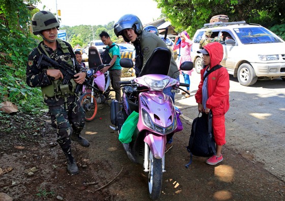 Phiến quân Maute bắt cóc con tin ở Marawi ảnh 1