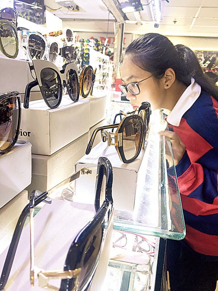 Hàng giả, hàng nhái hoành hành - Bài 1: Hốt bạc mùa cuối năm ảnh 3