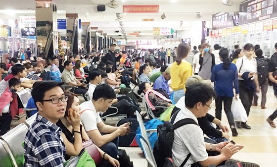 Đi lại dịp tết: Giá vé xe thương hiệu tăng gấp 3 lần ảnh 1