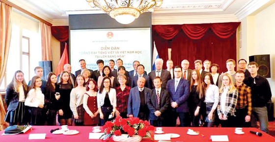 Dạy tiếng Việt ở xứ sở Bạch Dương ảnh 1