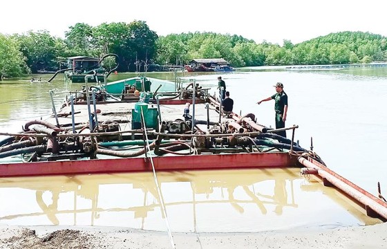 Truy tận gốc để xử lý cát tặc ảnh 2