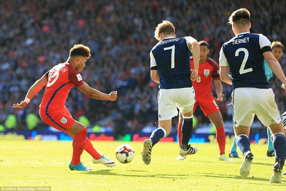 Harry Kane giúp Anh thoát hiểm trước Scotland ảnh 1