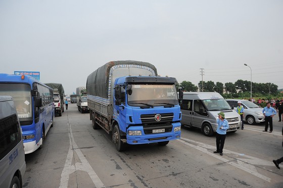 Quốc lộ 5 ùn tắc do tiền lẻ ảnh 3
