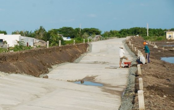 Cà Mau đẩy nhanh tiến độ khắc phục sạt lở đê biển Tây ảnh 1