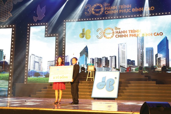 Công ty CP Tập đoàn Xây dựng Hòa Bình đón nhận Huân chương Lao động hạng nhì ảnh 3