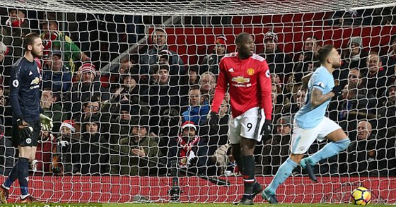 Man "xanh" khuất phục Man "đỏ" ngay tại Old Trafford ảnh 2