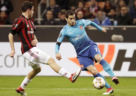Europa League: AC Milan, Dortmund, CSKA Moscow thua trên sân nhà ảnh 1