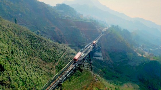 Cảnh sắc Tây Bắc có một không hai nhìn từ tàu hỏa leo núi Mường Hoa ảnh 10