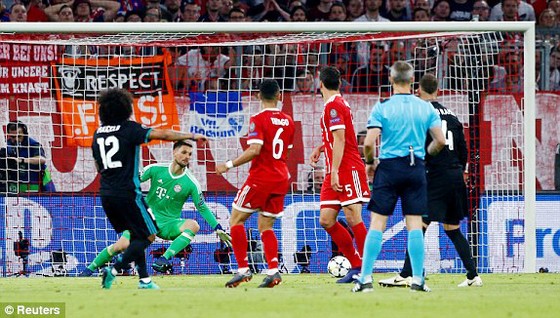 Real Madrid hạ Bayern Munich 2 - 1 ngay tại Allianz Arena ảnh 2
