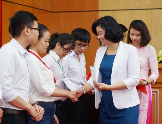 Trao học bổng Nguyễn Văn Hưởng năm 2018: 142 suất học bổng với tổng trị giá 1 tỷ 191 triệu đồng ảnh 4