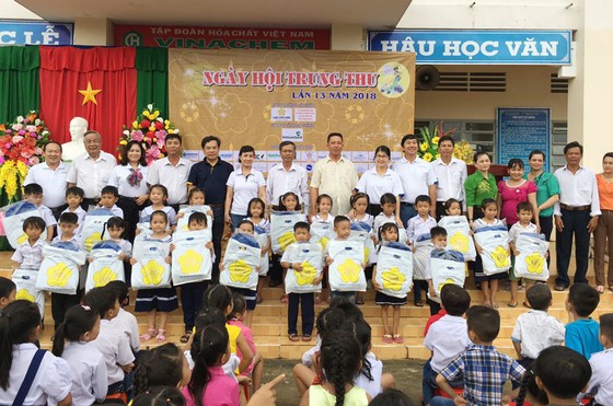 Saigontourist tổ chức ngày hội trung thu năm 2018 ảnh 2
