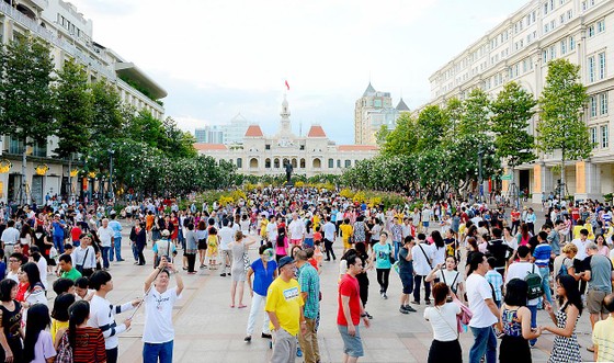 Cần làm đẹp thêm khu vực đường Nguyễn Huệ và Lê Lợi ảnh 1