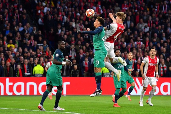 Người hùng Lucas Moura đưa Tottenham vào chung kết Champions League 2019 ảnh 1