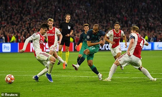 Người hùng Lucas Moura đưa Tottenham vào chung kết Champions League 2019 ảnh 3