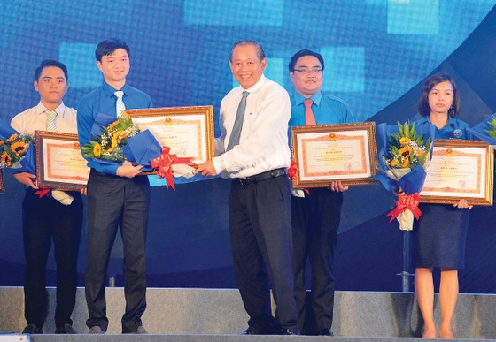 Kỷ niệm 20 năm Chiến dịch Thanh niên tình nguyện hè: Ghi dấu ấn trong nhiều công cuộc lớn của đất nước ảnh 1