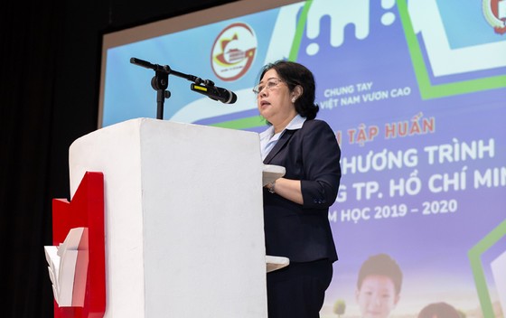 Ngày 1-11, hơn 300 ngàn trẻ em TPHCM chính thức sử dụng sữa học đường ảnh 1