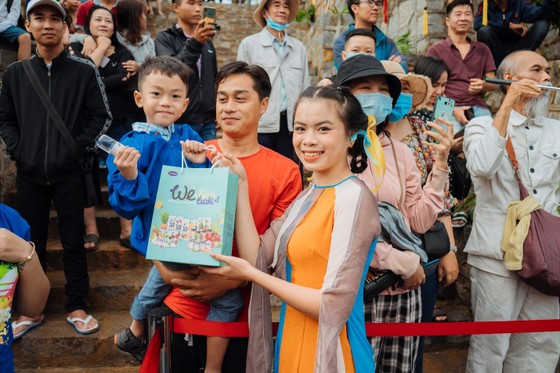 Ngắm Hội trăng rằm lần đầu khuấy động đỉnh núi Bà Đen dịp Trung thu ảnh 6