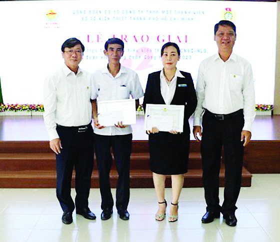 Công ty TNHH MTV Xổ số kiến thiết thành phố trao giải Hội thi tìm hiểu kiến thức pháp luật trực tuyến năm 2020 và trao kỷ niệm chương của công ty cho cán bộ nhân viên công ty có thời gian công tác 10 năm ảnh 4