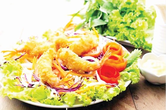 Tôm tẩm bột chiên vừa mềm vừa giòn ảnh 4