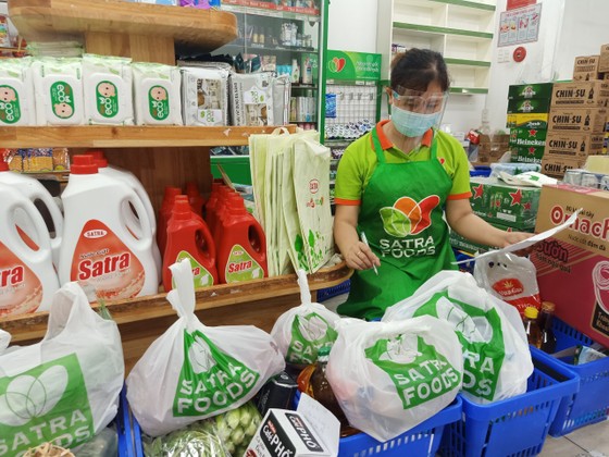 Gần 30.000 đơn hàng đã được hệ thống bán lẻ Satra giao đến các "tổ đi chợ hộ" ảnh 1