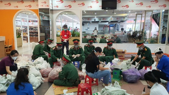 Gần 30.000 đơn hàng đã được hệ thống bán lẻ Satra giao đến các "tổ đi chợ hộ" ảnh 3