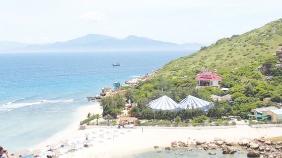 Festival biển Nha Trang: Độc đáo lễ giỗ tổ nghề yến ảnh 4
