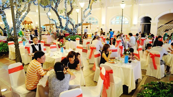 Ẩm thực, vui chơi giải trí dịp Giáng sinh & Năm mới 2018 tại hệ thống Saigontourist ảnh 3