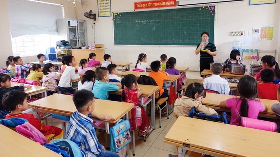 Ăn trưa 5 món tại trường tiểu học Chu Văn An – Hà Nội ảnh 1