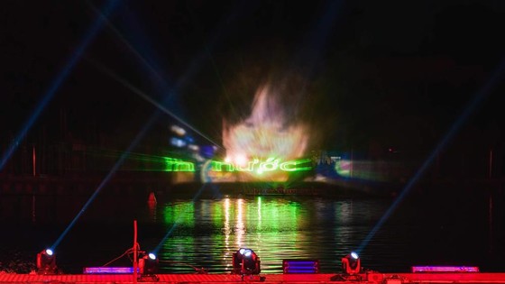 “Đầm Sen by night” và màn hình nước 3D khổng lồ ảnh 2