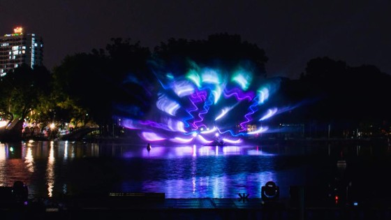 “Đầm Sen by night” và màn hình nước 3D khổng lồ ảnh 3