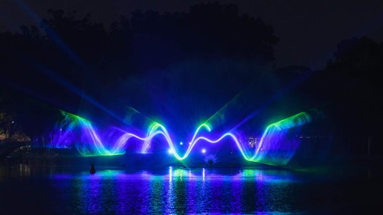 “Đầm Sen by night” và màn hình nước 3D khổng lồ ảnh 6