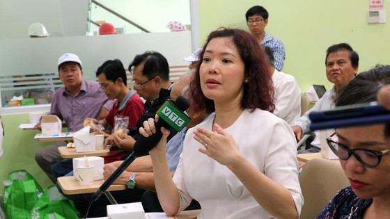 Người dân trực tiếp kiểm tra việc tán mùi hôi trong Khu liên hợp xử lý chất thải rắn Đa Phước ảnh 5