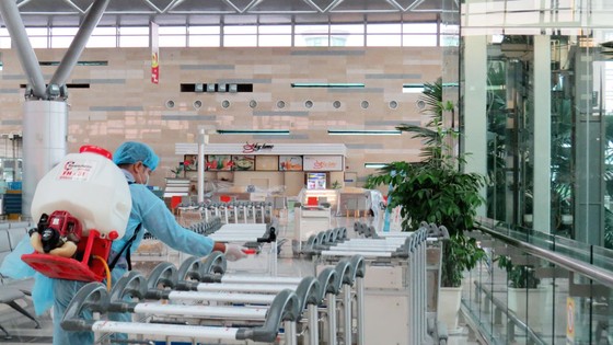 Bố trí chỗ đậu riêng biệt cho máy bay đến từ các nước có dịch Covid-19 ảnh 2
