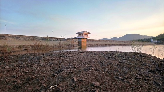 Khô hạn bủa vây Nam Trung bộ ảnh 1