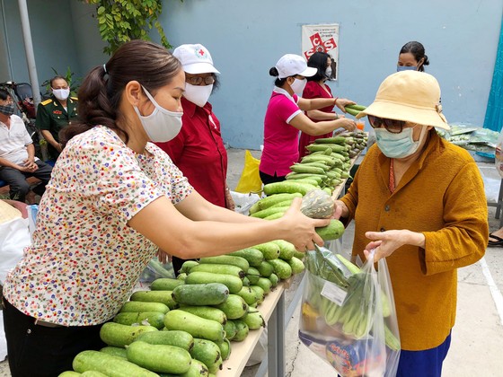 'Phiên chợ 0 đồng' dành cho công nhân khó khăn ảnh 2