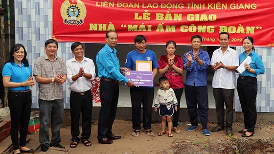 Kiên Giang: 'Mái ấm Công đoàn' tặng đoàn viên khó khăn ảnh 1