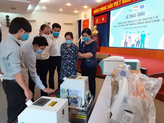 PNJ tặng robot, thiết bị y tế hỗ trợ công tác phòng chống dịch Covid-19 ảnh 1