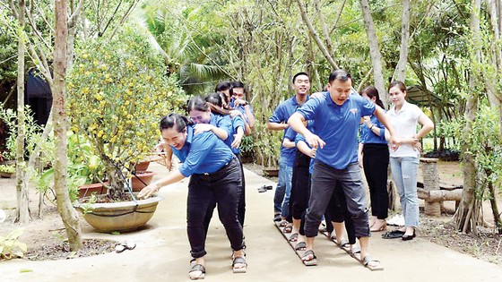 Công ty Xổ số Đồng Tháp tổ chức hoạt động về nguồn, thăm hỏi các gia đình có công với cách mạng ảnh 3
