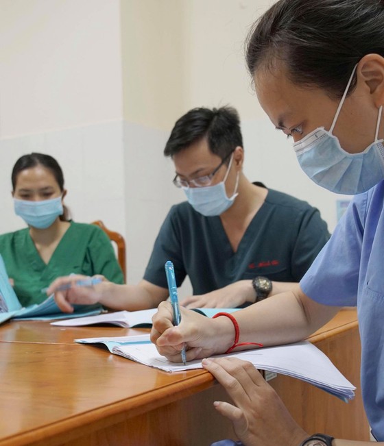 Những 'chiến binh' đấu Covid-19 ảnh 3
