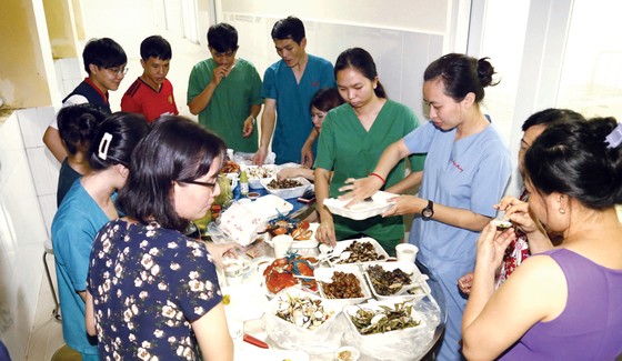 Những 'chiến binh' đấu Covid-19 ảnh 8