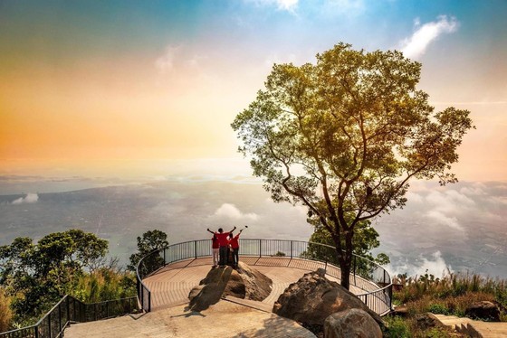 Đổi gió cuối tuần ở Tây Ninh, đừng quên check-in những địa điểm nổi tiếng này ảnh 1