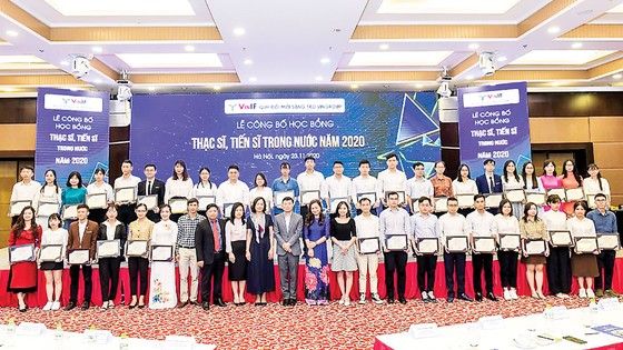 Quỹ đổi mới sáng tạo Vingroup (VinIF): Trao học bổng gần 40 tỷ đồng đào tạo thạc sĩ, tiến sĩ khoa học công nghệ ảnh 1